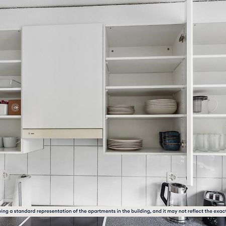 Urban Living Redefined: Apartment In Oerlikon Zúrich Exterior foto